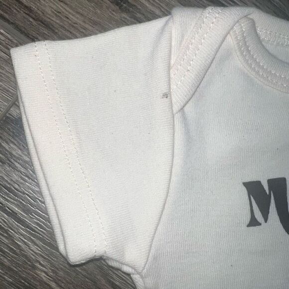 Mama’s Girl Onesie - Picture 3 of 4